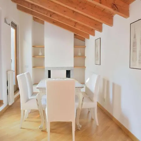 Mansarda In Piazza Duomo Apartman