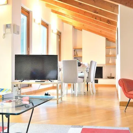 Mansarda In Piazza Duomo Apartman